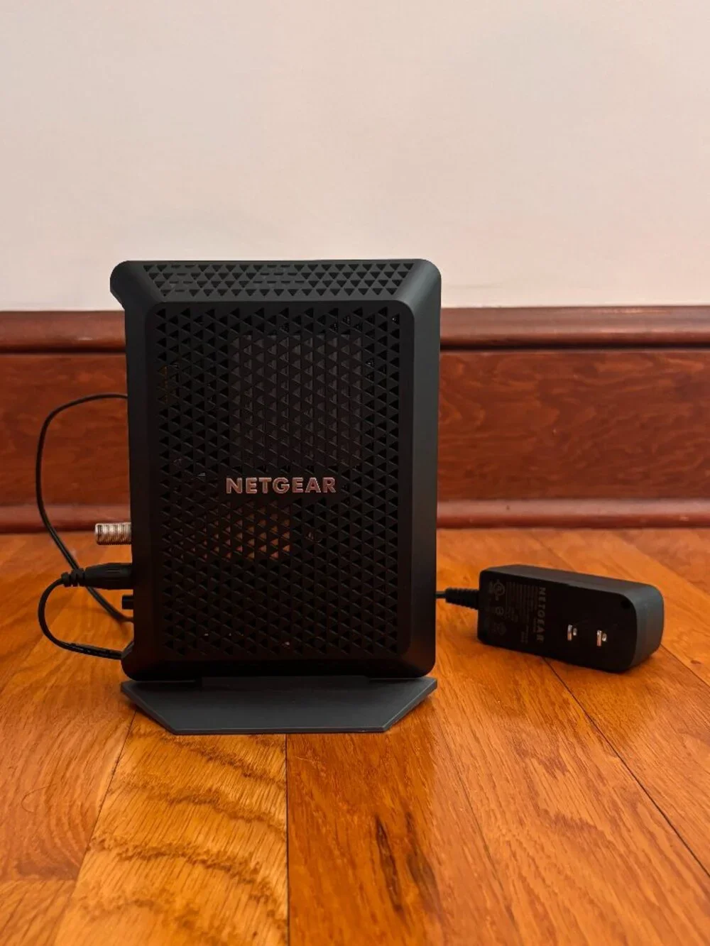 NETGEAR - CM700 High Speed Cable Modem - Picture 1 of 6